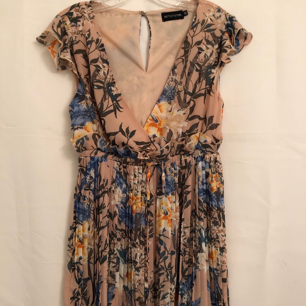Pretty Little Thing Pleated Floral Dress